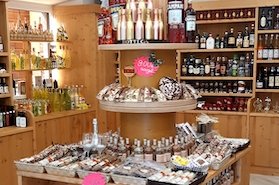 Food shop in Bellagio with bottles of wine, limoncello, oil and spices